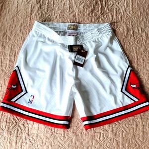 Mitchell & Ness Chicago Bulls 1997-98 White Home Swingman Shorts 2XL